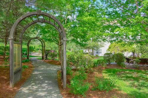 The garden paths at Tamarisk Senior Living